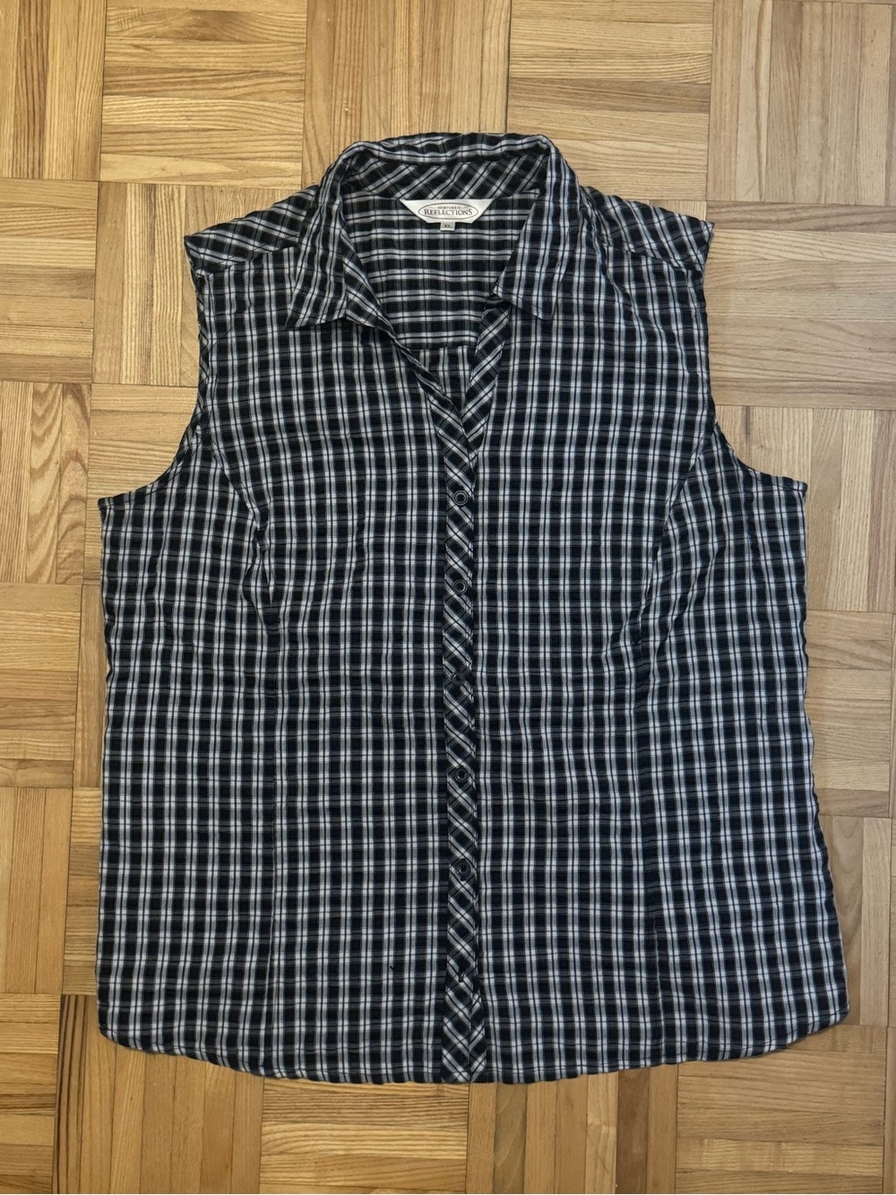 Northern Reflections Black & White Plaid Sleeveless Button-Up Top